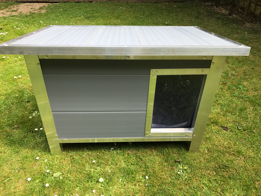 Insulated outdoor 2024 dog house